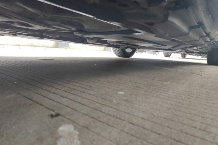 Used Mercedes-Benz R-Class 2014 R 400 4MATIC Luxury Model Chassis Rear Right
