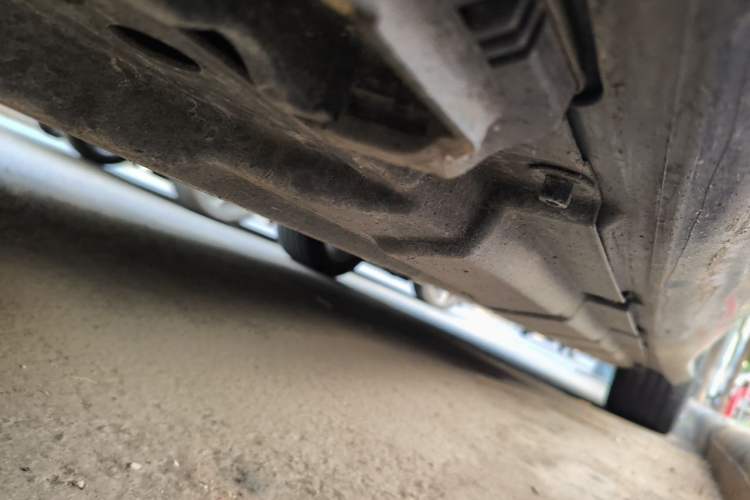 Used Mercedes-Benz R-Class 2014 R 320 4MATIC Luxury Model Chassis Rear Right