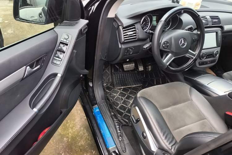 Used Mercedes-Benz R-Class 2014 R 320 4MATIC Business Model Driver Seat