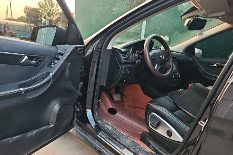 Used Mercedes-Benz R-Class 2014 R 320 4MATIC Luxury Model Driver Seat