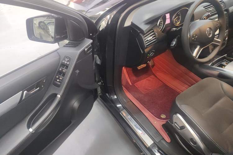 Used Mercedes-Benz R-Class 2014 R 320 4MATIC Business Model Driver Seat