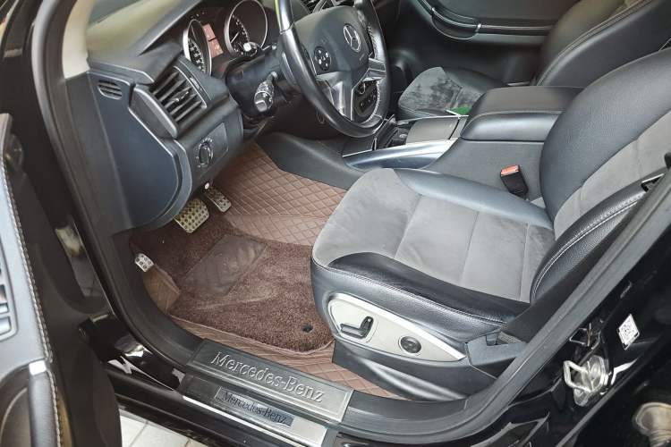 Used Mercedes-Benz R-Class 2014 R 320 4MATIC Business Model Driver Seat