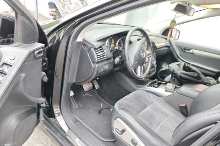 Used Mercedes-Benz R-Class 2014 R 320 4MATIC Business Model Driver Seat
