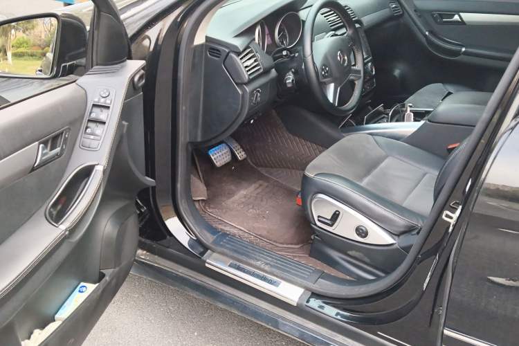 Used Mercedes-Benz R-Class 2014 R 320 4MATIC Business Model Driver Seat