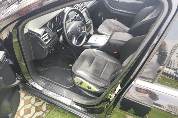 Used Mercedes-Benz R-Class 2014 R 320 4MATIC Business Model Driver Seat