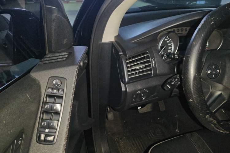 Used Mercedes-Benz R-Class 2014 R 400 4MATIC Business Model Driver Seat