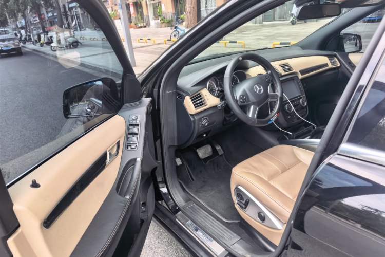 Used Mercedes-Benz R-Class 2014 R 400 4MATIC Luxury Model Driver Seat
