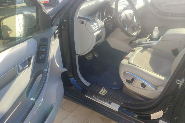 Used Mercedes-Benz R-Class 2014 R 320 4MATIC Business Model Driver Seat