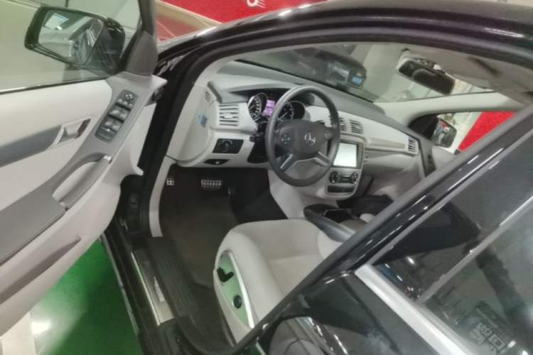 Used Mercedes-Benz R-Class 2014 R 320 4MATIC Business Model Driver Seat