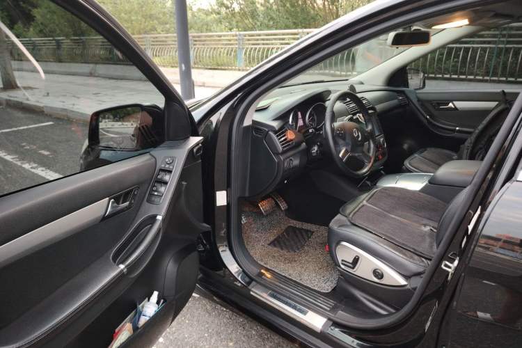 Used Mercedes-Benz R-Class 2014 R 320 4MATIC Business Model Driver Seat