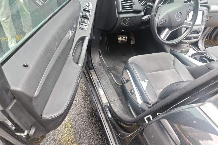 Used Mercedes-Benz R-Class 2014 R 320 4MATIC Business Model Driver Seat