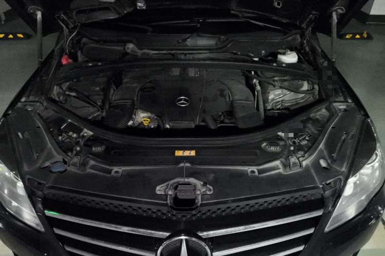 Used Mercedes-Benz R-Class 2014 R 320 4MATIC Business Model Engine Bay
