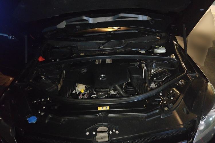 Used Mercedes-Benz R-Class 2014 R 320 4MATIC Luxury Model Engine Bay