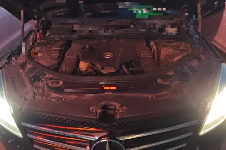 Used Mercedes-Benz R-Class 2014 R 320 4MATIC Business Model Engine Bay