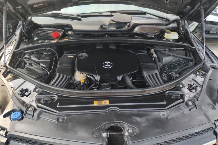 Used Mercedes-Benz R-Class 2014 R 320 4MATIC Business Model Engine Bay