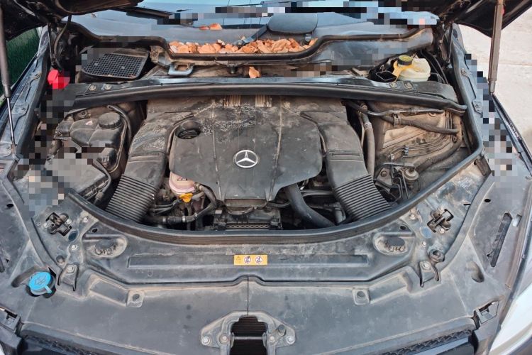 Used Mercedes-Benz R-Class 2014 R 320 4MATIC Luxury Model Engine Bay