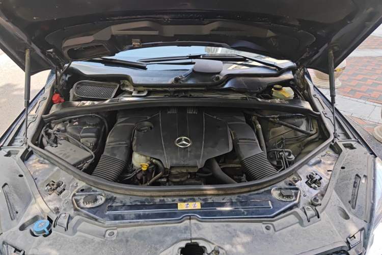 Used Mercedes-Benz R-Class 2014 R 320 4MATIC Business Model Engine Bay