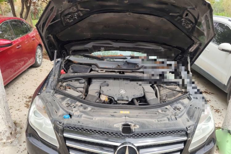 Used Mercedes-Benz R-Class 2014 R 320 4MATIC Luxury Model Engine Bay