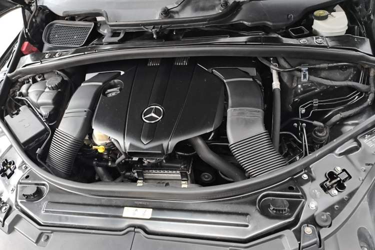 Used Mercedes-Benz R-Class 2014 R 320 4MATIC Business Model Engine Bay