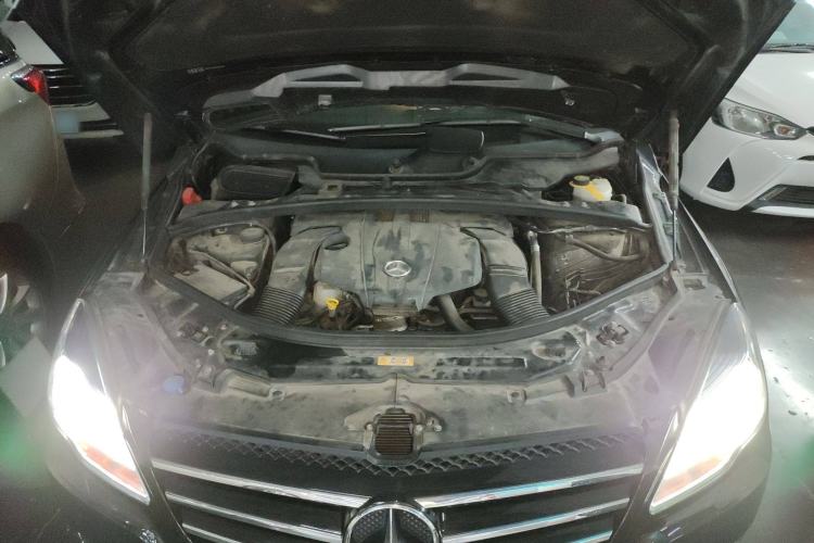 Used Mercedes-Benz R-Class 2014 R 320 4MATIC Business Model Engine Bay