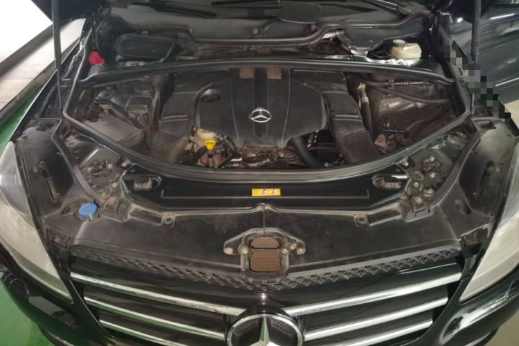 Used Mercedes-Benz R-Class 2014 R 320 4MATIC Business Model Engine Bay