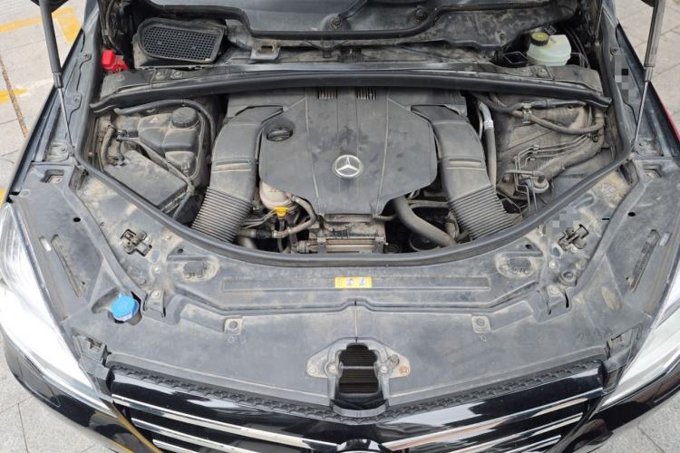 Used Mercedes-Benz R-Class 2014 R 320 4MATIC Business Model Engine Bay