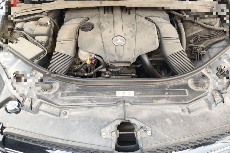 Used Mercedes-Benz R-Class 2014 R 320 4MATIC Luxury Model Engine Bay