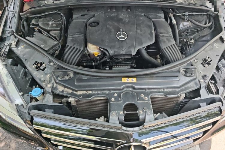 Used Mercedes-Benz R-Class 2014 R 320 4MATIC Business Model Engine Bay