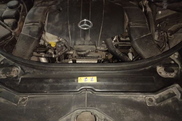 Used Mercedes-Benz R-Class 2014 R 320 4MATIC Business Model Engine Bay