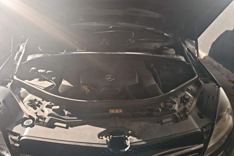 Used Mercedes-Benz R-Class 2014 R 320 4MATIC Business Model Engine Bay