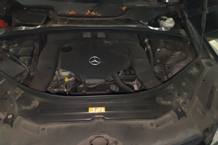Used Mercedes-Benz R-Class 2014 R 320 4MATIC Business Model Engine Bay