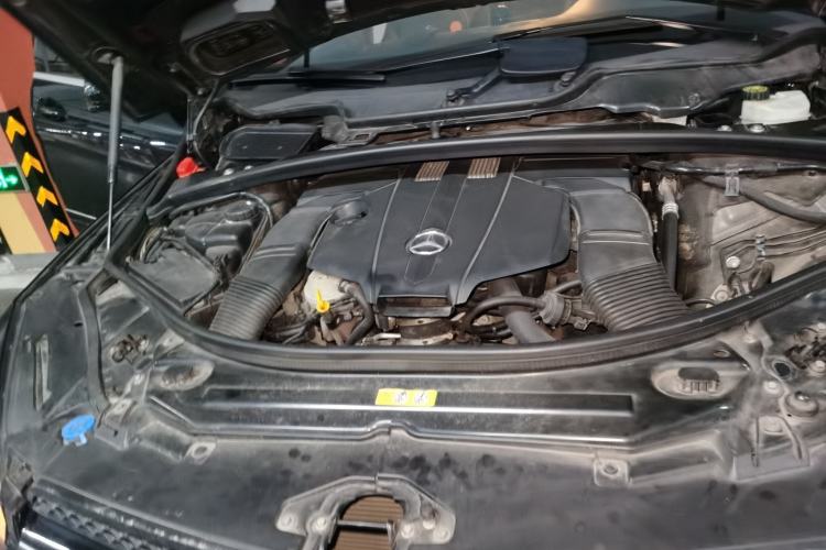 Used Mercedes-Benz R-Class 2014 R 320 4MATIC Business Model Engine Bay