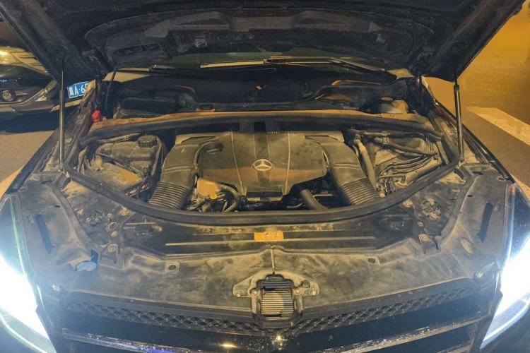 Used Mercedes-Benz R-Class 2014 R 320 4MATIC Business Model Engine Bay