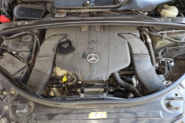 Used Mercedes-Benz R-Class 2014 R 320 4MATIC Business Model Engine Bay