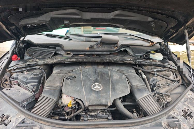 Used Mercedes-Benz R-Class 2014 R 320 4MATIC Business Model Engine Bay