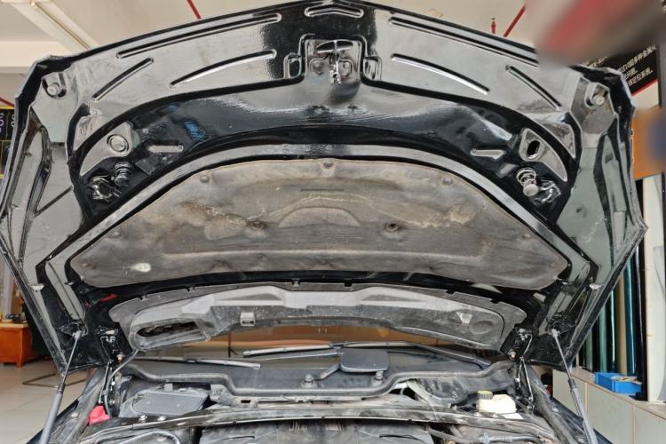 Used Mercedes-Benz R-Class 2014 R 320 4MATIC Business Model Engine Bay