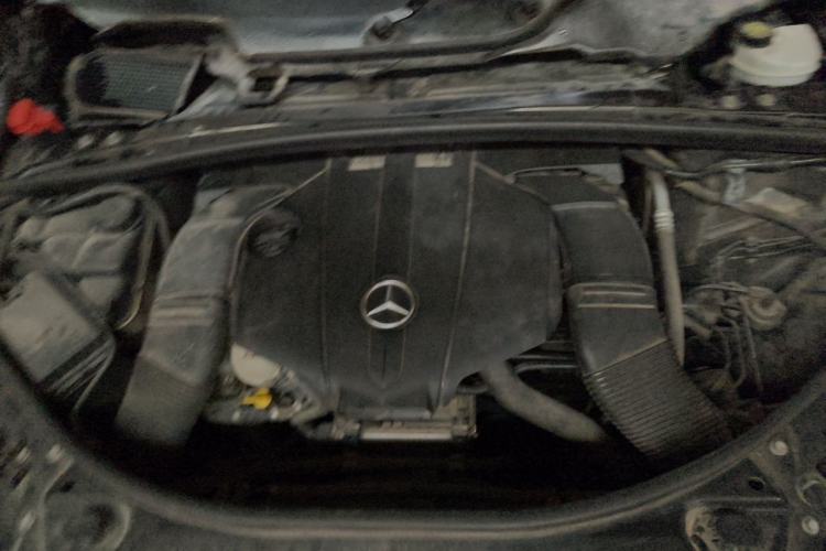 Used Mercedes-Benz R-Class 2014 R 320 4MATIC Business Model Engine Bay