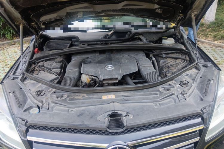 Used Mercedes-Benz R-Class 2014 R 320 4MATIC Luxury Model Engine Bay