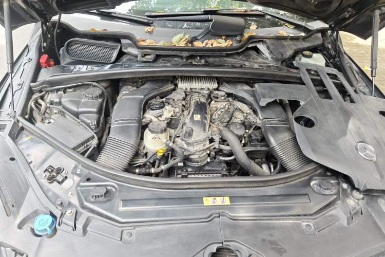 Used Mercedes-Benz R-Class 2014 R 320 4MATIC Business Model Engine Bay