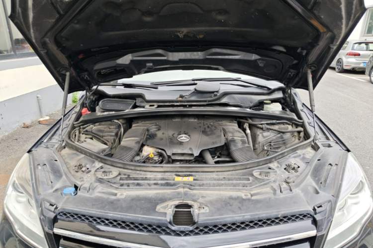 Used Mercedes-Benz R-Class 2014 R 320 4MATIC Business Model Engine Bay