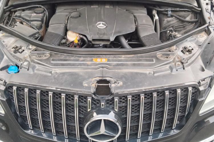 Used Mercedes-Benz R-Class 2014 R 320 4MATIC Business Model Engine Bay