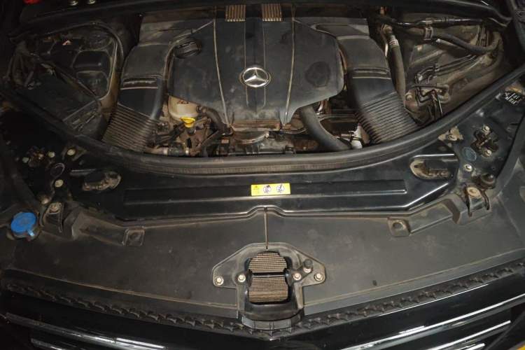 Used Mercedes-Benz R-Class 2014 R 320 4MATIC Business Model Engine Bay