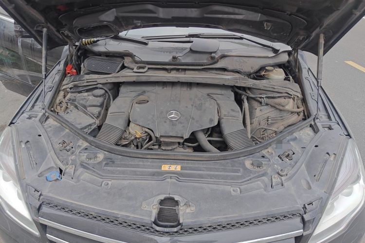 Used Mercedes-Benz R-Class 2014 R 320 4MATIC Business Model Engine Bay