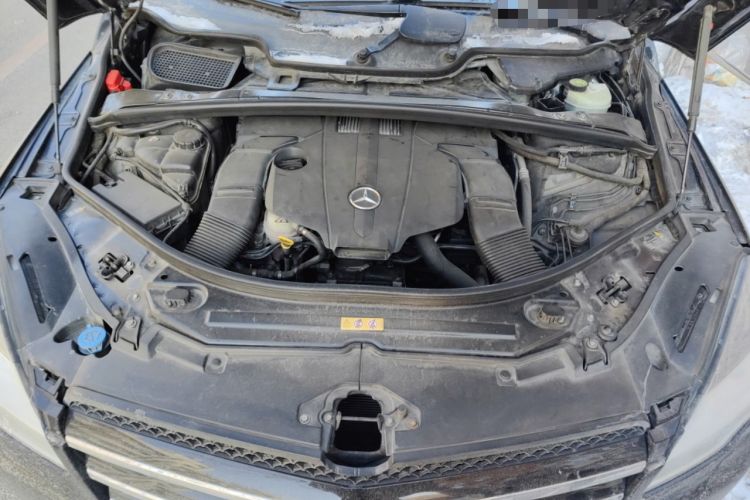 Used Mercedes-Benz R-Class 2014 R 400 4MATIC Business Model Engine Bay