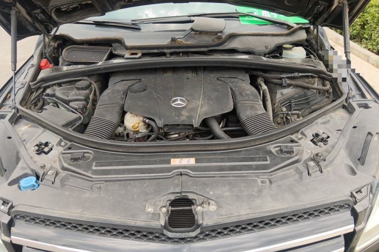 Used Mercedes-Benz R-Class 2014 R 400 4MATIC Business Model Engine Bay