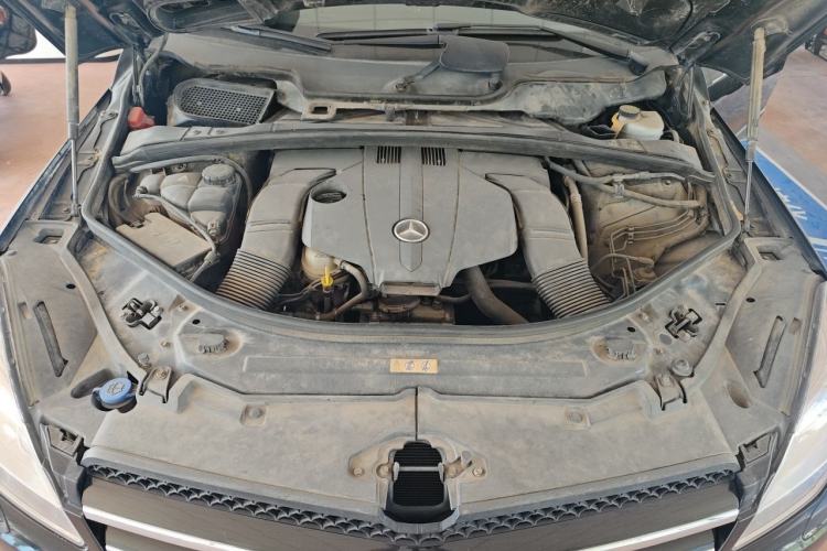 Used Mercedes-Benz R-Class 2014 R 320 4MATIC Business Model Engine Bay