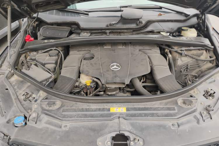 Used Mercedes-Benz R-Class 2014 R 320 4MATIC Business Model Engine Bay