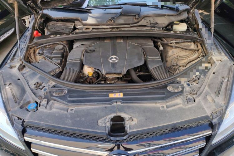 Used Mercedes-Benz R-Class 2014 R 320 4MATIC Business Model Engine Bay