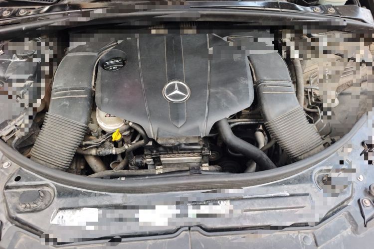 Used Mercedes-Benz R-Class 2014 R 320 4MATIC Business Model Engine Bay