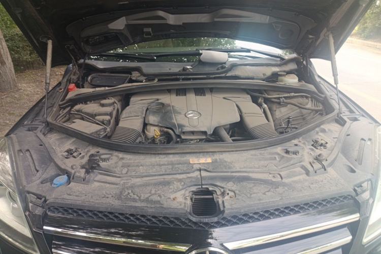 Used Mercedes-Benz R-Class 2014 R 320 4MATIC Luxury Model Engine Bay